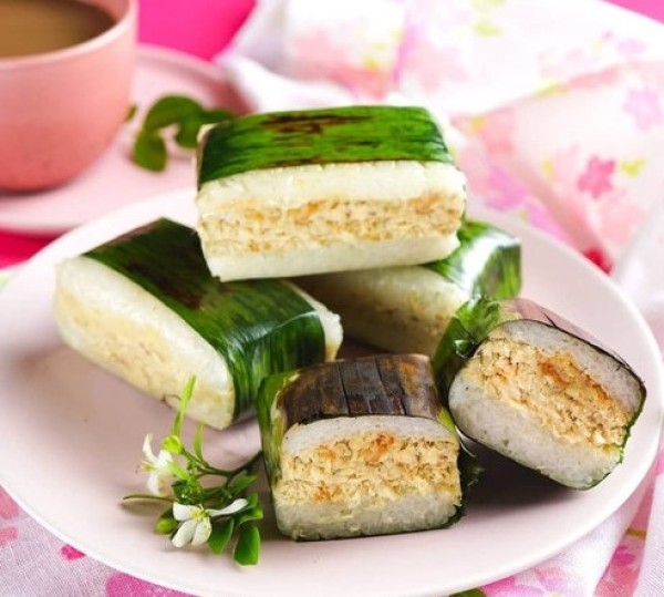 Lemper Ayam Holland Bakery